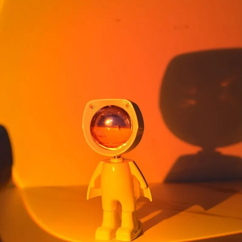 Luminária Astronauta com 7 Variações de Cores e Bateria Recarregável