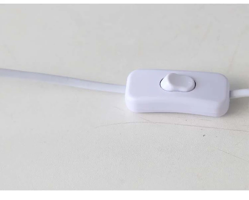 Luminária de Mesa LED Nórdica em Formato de Borboleta com Interruptor para