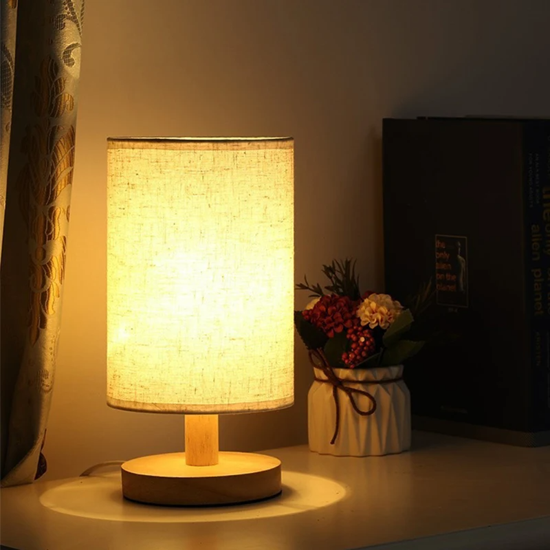 Luminária de Mesa LED Estilo Chinês com Cúpula de Tecido Regulável e USB
