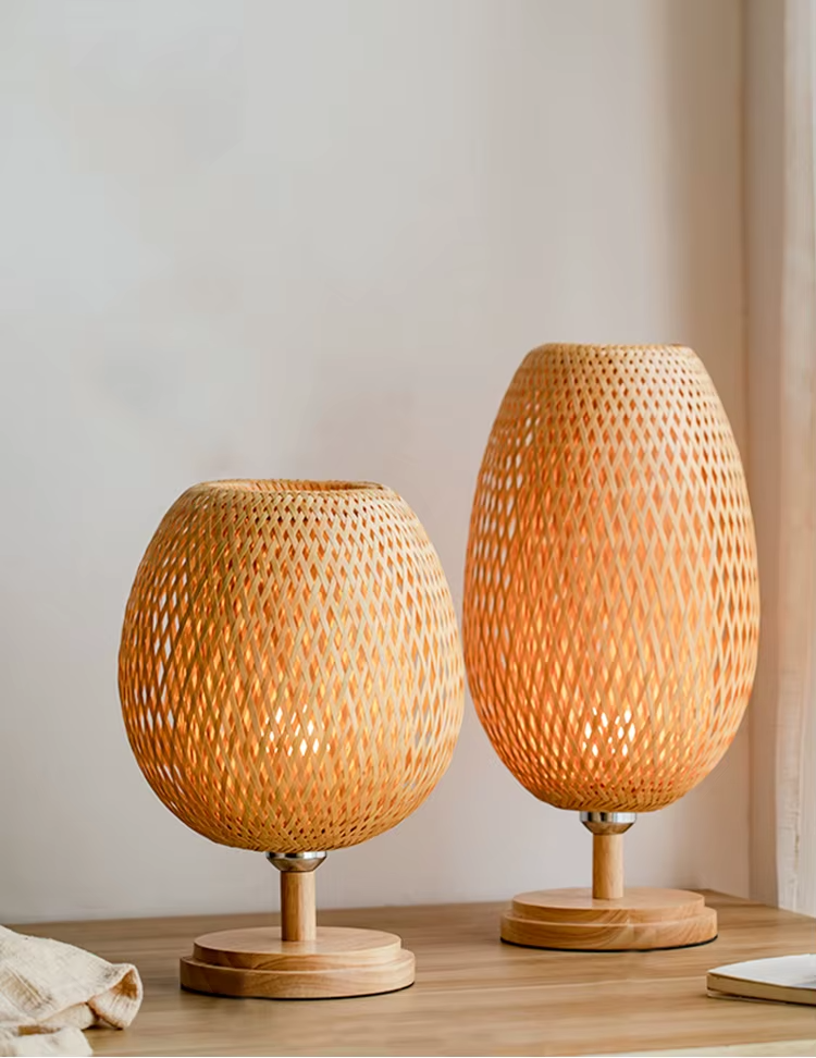 Luminária de Mesa Pequena em Rattan com Dimerização Contínua Estilo Vintage