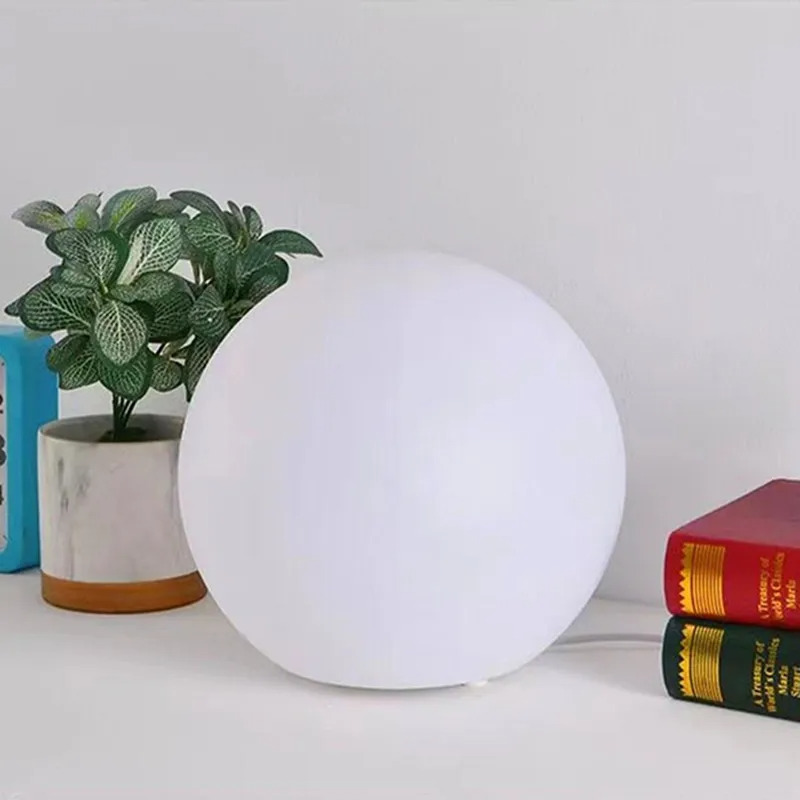 Luminária de Mesa Decorativa em Formato de Bola com Luz Ambiente Quente