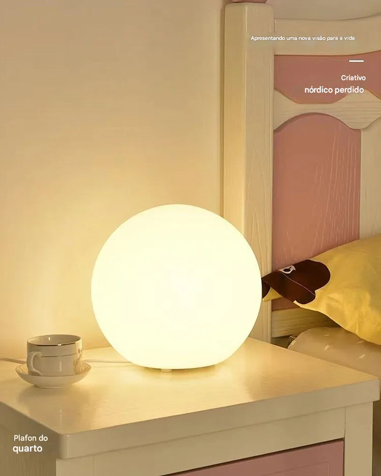 Luminária de Mesa Decorativa em Formato de Bola com Luz Ambiente Quente