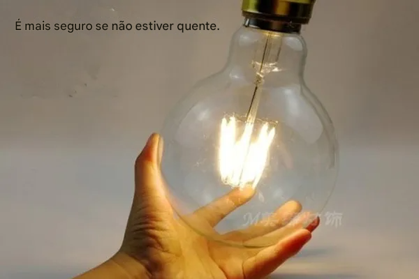 Kit 6 Lâmpadas LED Vintage ST64 Filamento Dourado 2W a 8W E27 B22 Regulávei