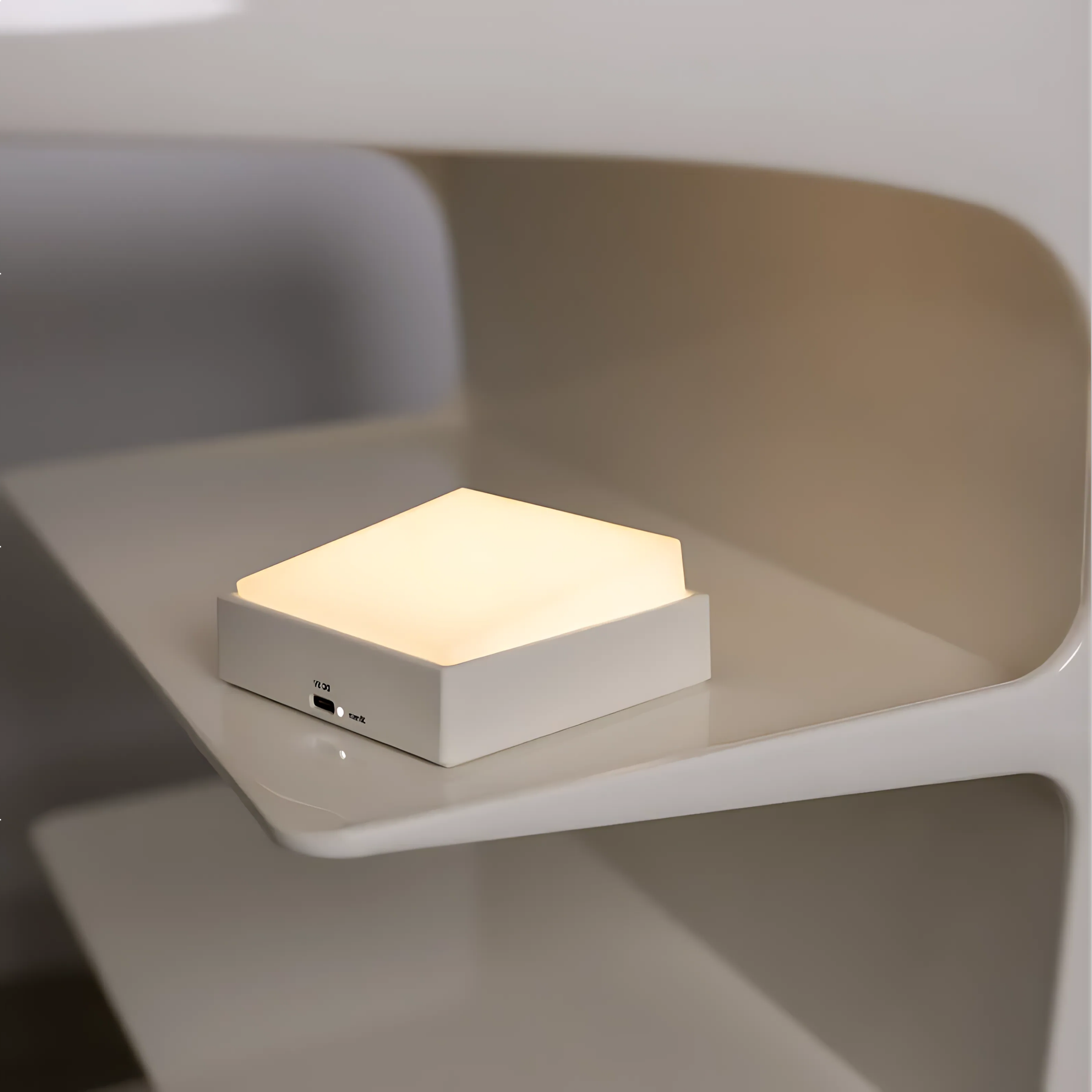 Luminária LED Versátil Sem Fio e Fixação Magnética Com Bateria Recarregável Resistente