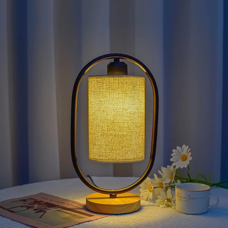 Luminária de Mesa Nórdica com Madeira de Bambu e Tecido