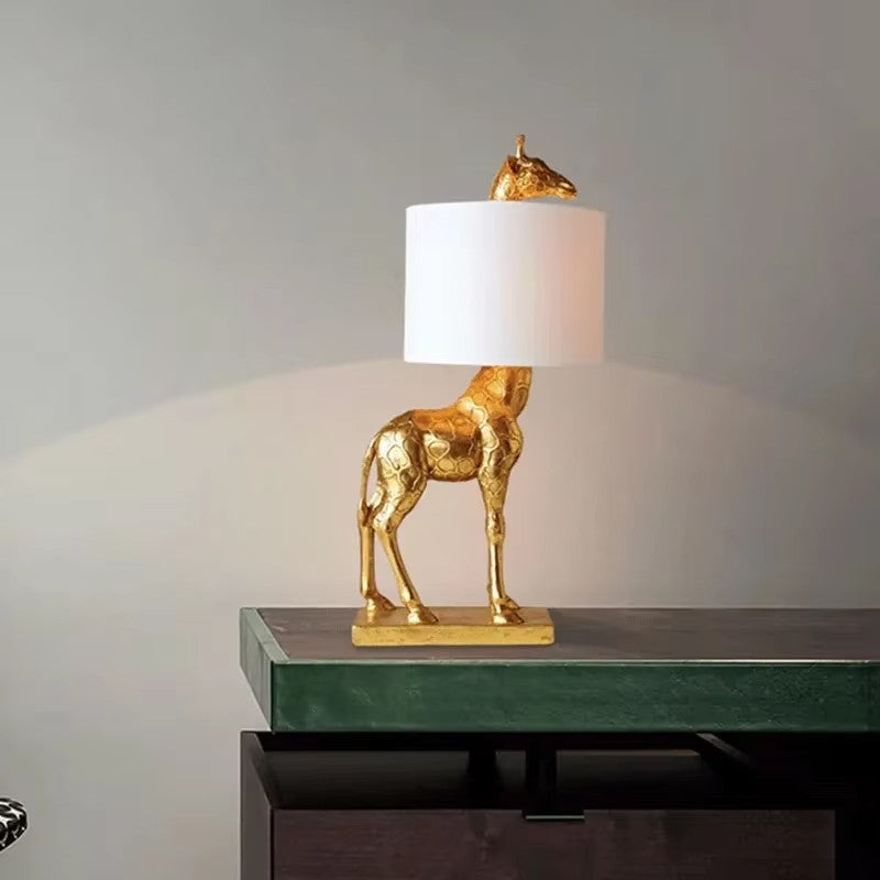Luminária de Mesa Grande 66cm Girafa de Resina Moderna e Sofisticada com Luz Suave