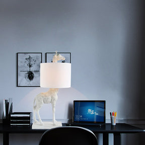 Luminária de Mesa Grande 66cm Girafa de Resina Moderna e Sofisticada com Luz Suave