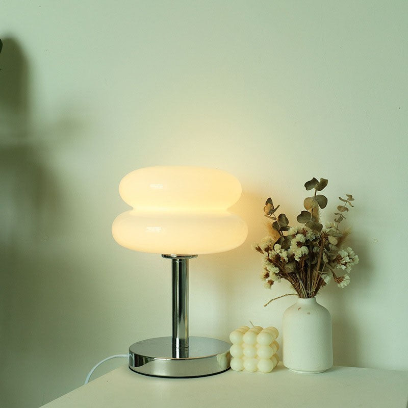 Ilumine seu espaço com o elegante Abajur de Mesa de Vidro Macaron, que oferece ajuste tri cromático para diferentes ambientes e proteção ocular para uma iluminação suave e confortável.