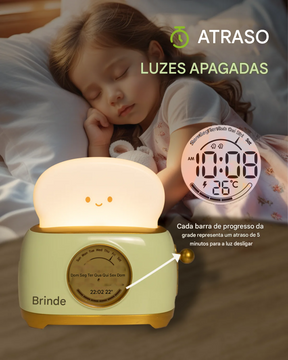 Luminária moderna e funcional com design dobrável, equipada com relógio digital e ajuste touch, ideal para mesa. Oferece iluminação regulável e proteção ocular, além de ser recarregável via USB.