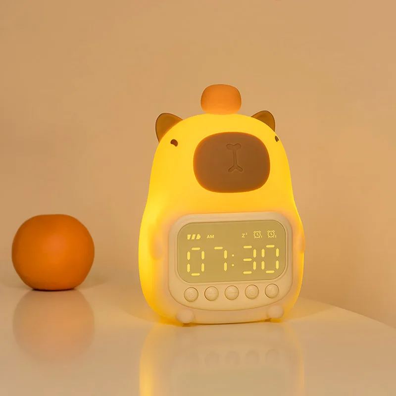 Desperte sorrisos com o relógio despertador infantil LED, equipado com luz noturna suave e bateria recarregável para noites tranquilas e manhãs alegres.