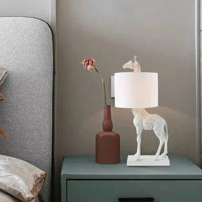 Luminária de Mesa Grande 66cm Girafa de Resina Moderna e Sofisticada com Luz Suave