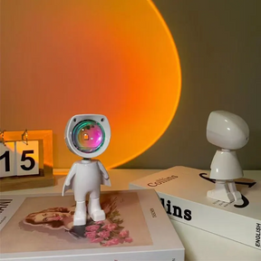 Explore o universo em sua casa com a Luminária Astronauta: 7 Cores Vibrantes, Bateria Recarregável, Design Inovador.