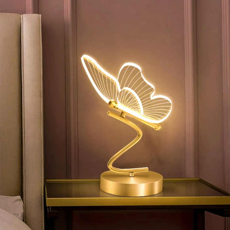 Ilumine o seu espaço com estilo usando a elegante luminária de mesa LED nórdica em formato de borboleta, equipada com um prático interruptor para fácil controle.