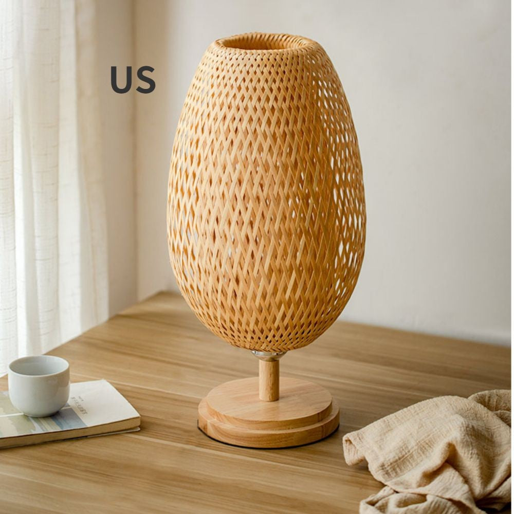 Luminária de Mesa Pequena em Rattan com Dimerização Contínua Estilo Vintage