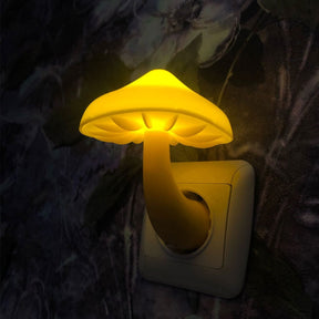 Adicione um toque encantador e mágico ao seu quarto com esta lâmpada de parede em formato de cogumelo, perfeita para criar uma atmosfera acolhedora e relaxante.