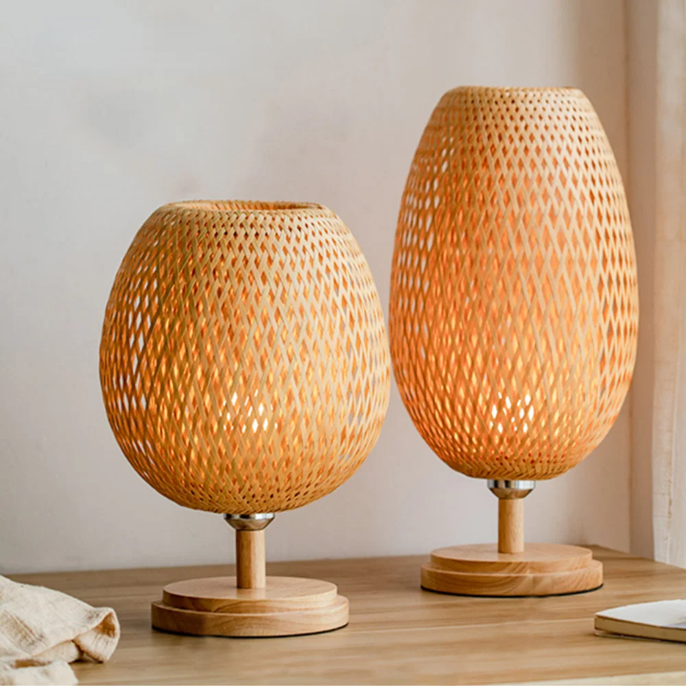 Luminária de Mesa Pequena em Rattan com Dimerização Contínua Estilo Vintage