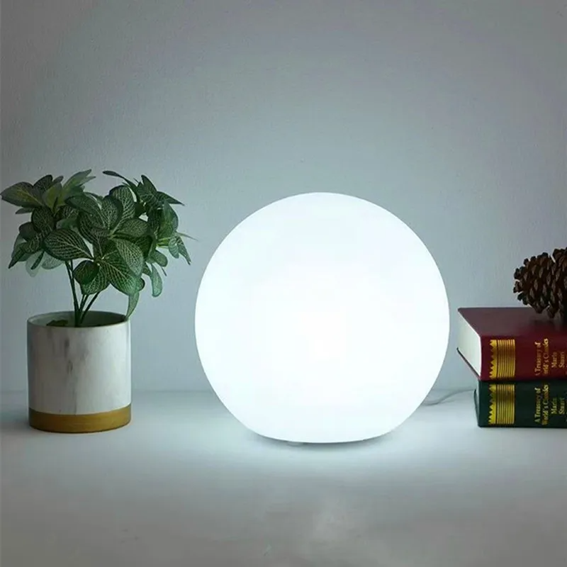Luminária de Mesa Decorativa em Formato de Bola com Luz Ambiente Quente