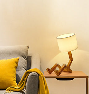 Luminária de Mesa Criativa Robô de Madeira para Leitura e Decoração Moderna