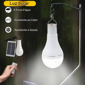 Luminária solar pendente resistente à água com classificação IP68, equipada com tecnologia de carregamento USB-C para máxima eficiência energética.