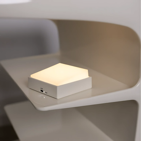 Luminária LED Versátil Sem Fio e Fixação Magnética Com Bateria Recarregável Resistente
