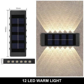 Ilumine suas áreas externas com estilo e eficiência usando esta luminária solar automática de parede, equipada com 12 LEDs de luz quente e tecnologia à prova d'água. Ideal para jardins, pátios e entradas.