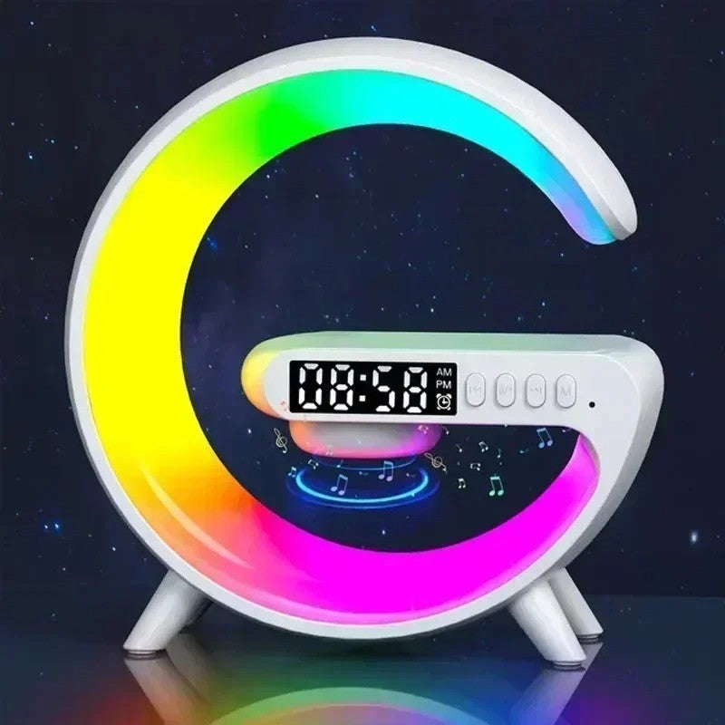 Luminária de Mesa LED RGB multifuncional com despertador integrado, luz noturna suave e potente caixa de som Bluetooth de 15W. Design moderno, recarregável, ideal para criar ambientes personalizados e ouvir suas músicas favoritas.