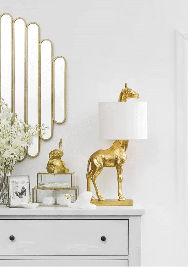 Luminária de Mesa Grande 66cm Girafa de Resina Moderna e Sofisticada com Luz Suave