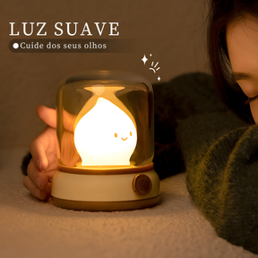 Ilumine seu espaço com a charmosa Luminária Foguinho, oferecendo uma luz suave e aconchegante. Perfeita para criar um ambiente relaxante, esta luminária possui uma bateria recarregável, garantindo praticidade e sustentabilidade. Ideal para quartos, salas ou qualquer canto que precise de um toque de calor e personalidade.